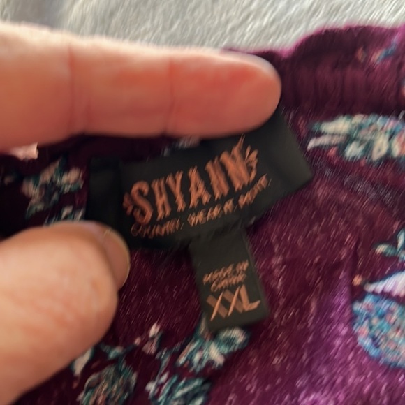 Shyanne Stunning deep purple w/flowers western themed shirt 3/4 flowing sleeve - Picture 5 of 7